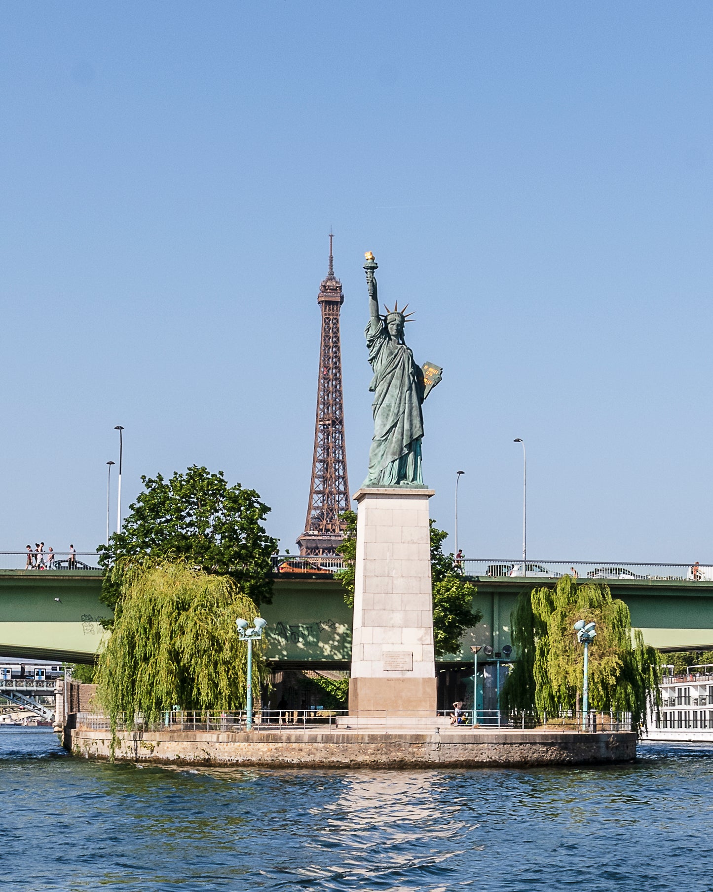 Private Cruise in Paris May 26th 2026, 4 people 2h, 06:00 p.m.-08:00 p.m. / Carolyne Snow / Adams, Stacie