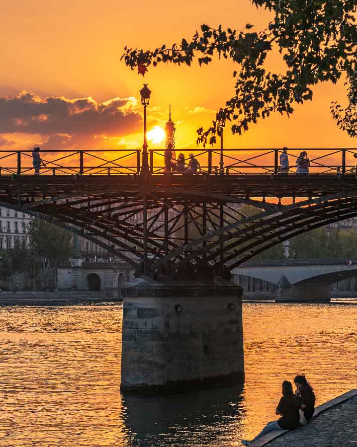 Amoureux sur la Seine à Paris